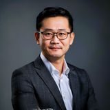 蜜桃在线技术负责人陈志远，男性，技术人员形象，专业自信